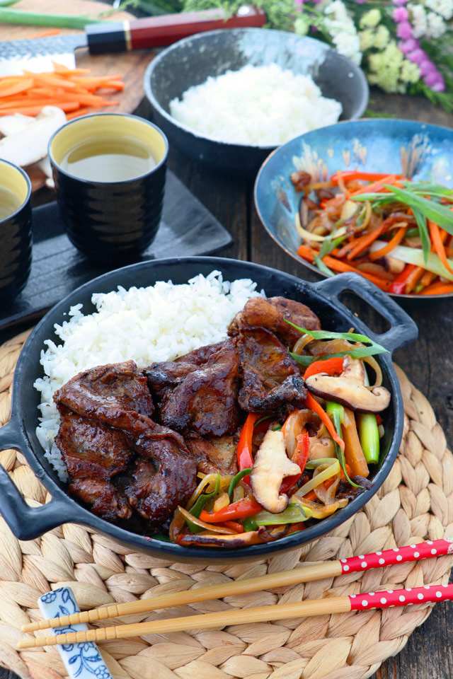 Beef Teppanyaki serve on a bowl with stir-fried vegetables and rice.