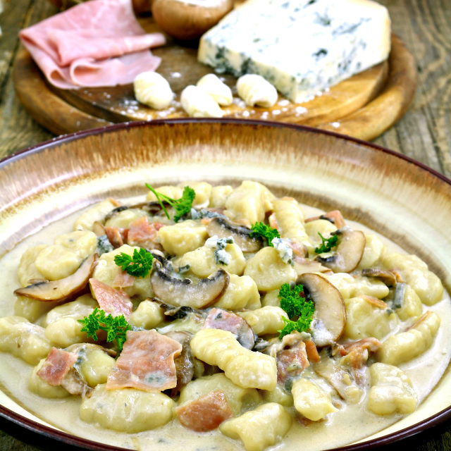 Gnocchi in creamy Gorgonzola sauce with Ham and Mushroom - Foxy Folksy